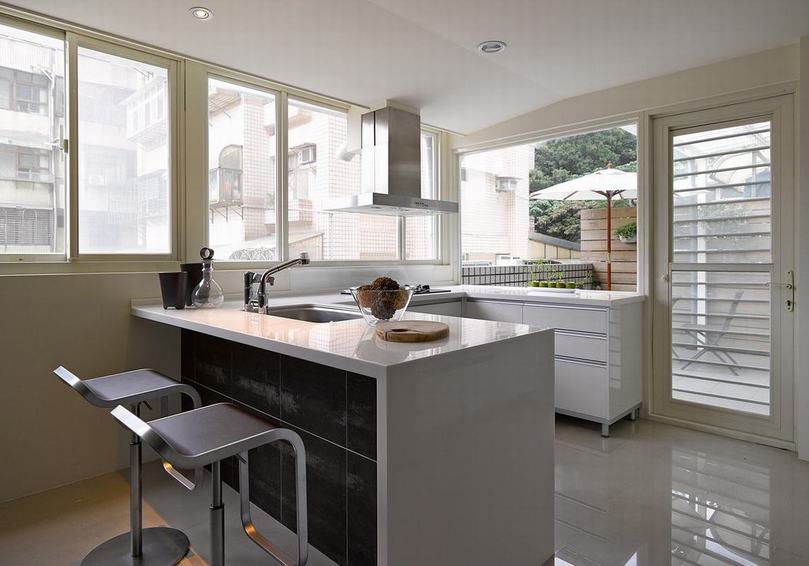 现代风格别墅厨房窗户设计
