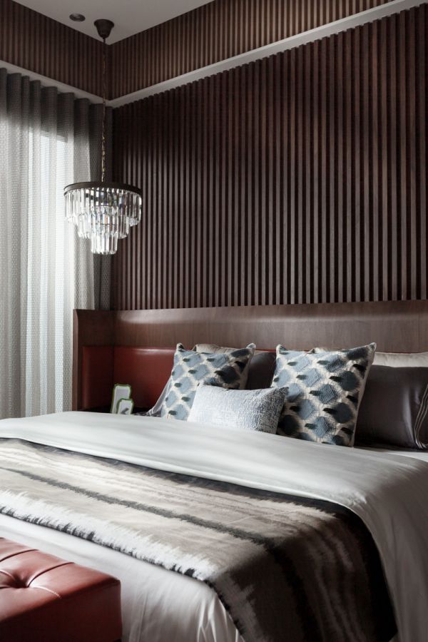 现代日式卧室实木背景墙设计
