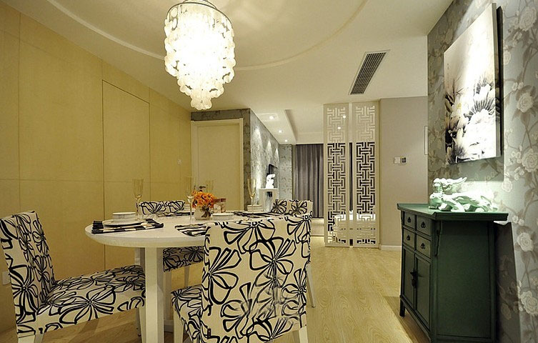 新中式风格餐厅柜子装饰图