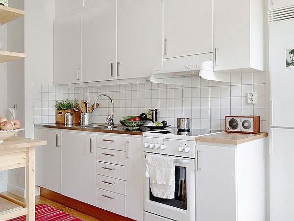 白色简约小厨房橱柜装饰图