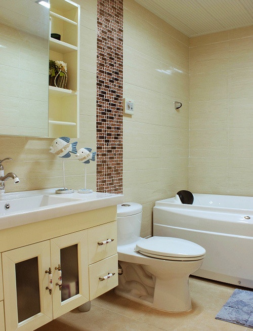 米白色现代家居卫生间装饰图