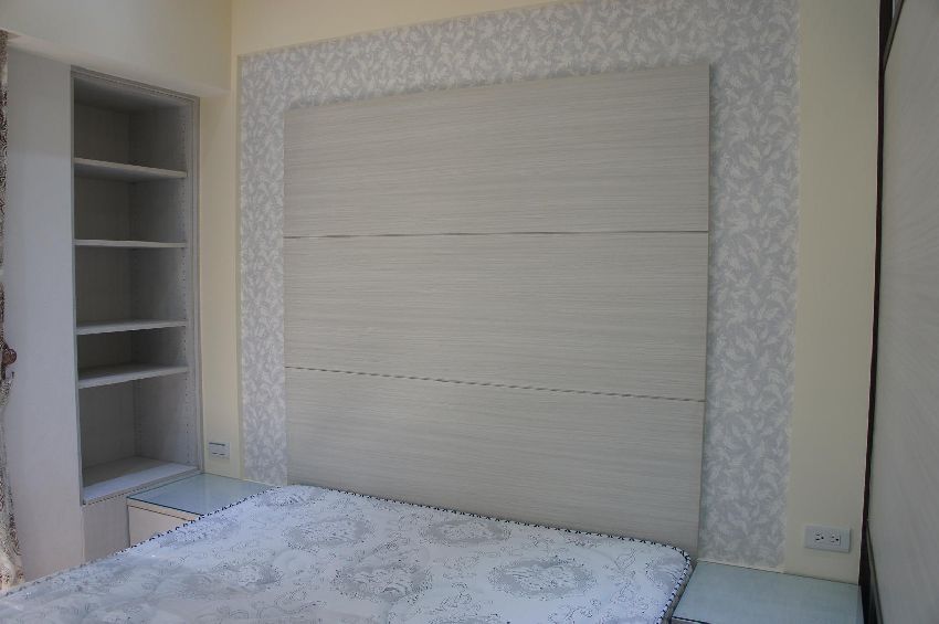 浅灰色现代卧室收纳柜设计