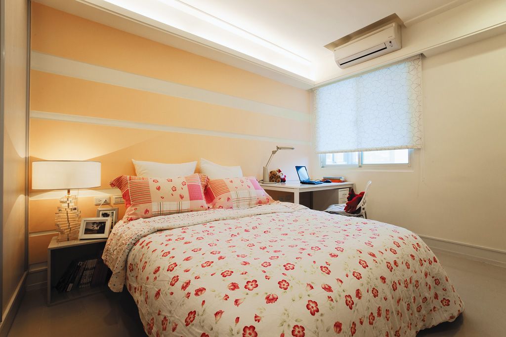 韩式田园卧室 橙黄色背景墙装潢图