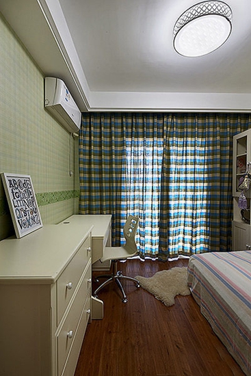 简约风卧室 绿色格子窗帘设计