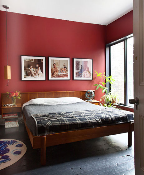 优雅简欧风卧室 暗红色背景墙设计