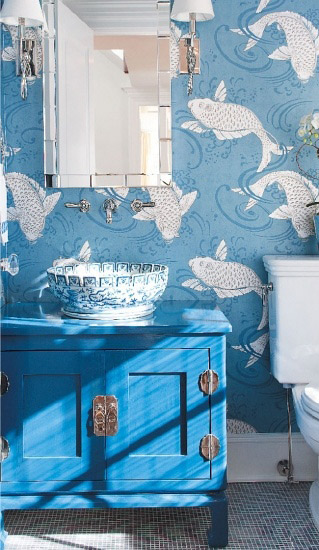 蓝色东南亚风情卫生间 鱼儿壁纸背景墙设计