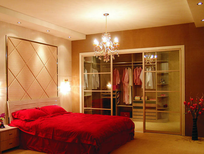 现代简欧风卧室衣帽间 嵌入式玻璃门设计