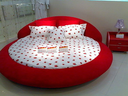 浪漫简欧风卧室 大红色圆床效果图