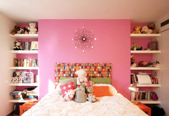 甜美桃粉色北欧风卧室 床头收纳架设计