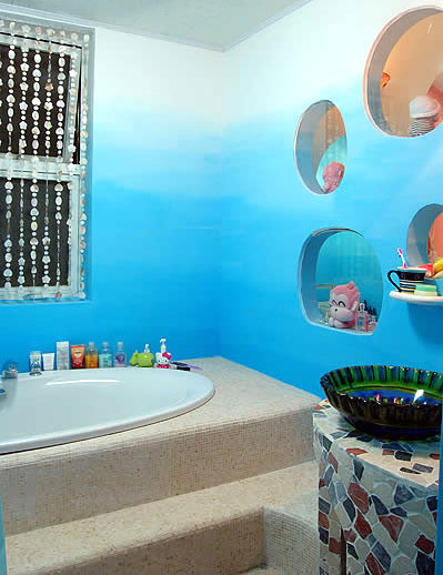 清爽蓝渐变色北欧风浴室背景墙设计