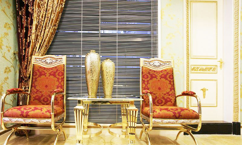 浪漫古典简欧风客厅 白色百叶窗帘设计