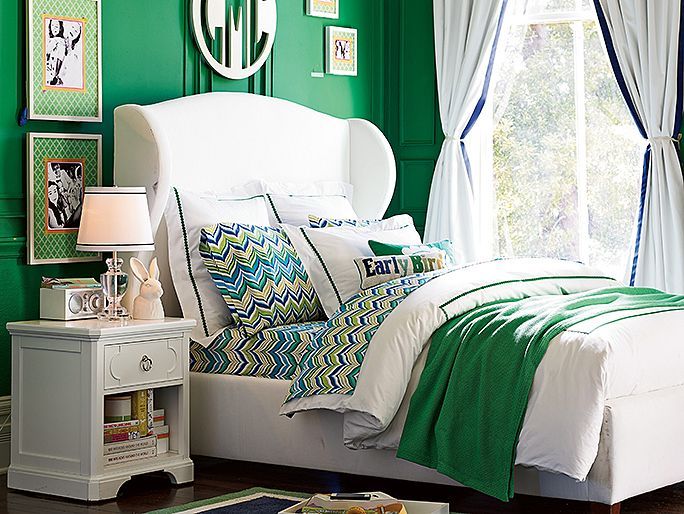 铬绿色简欧风卧室背景墙设计