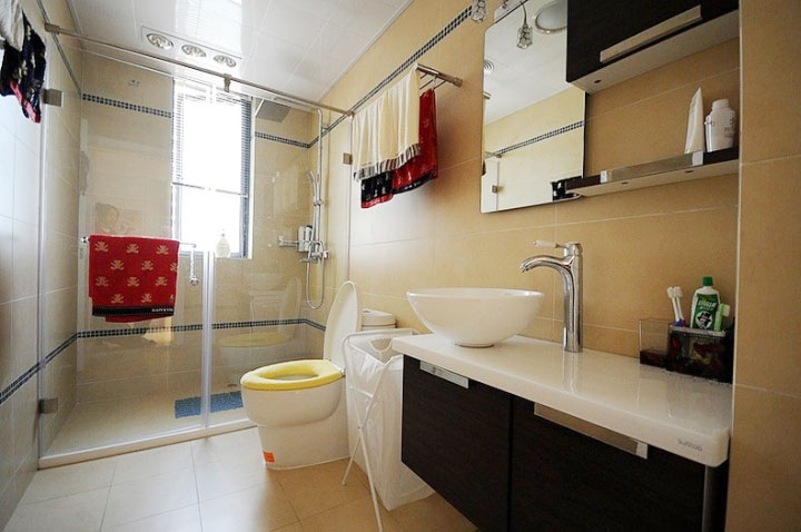 现代简约风卫生间带淋浴房效果图