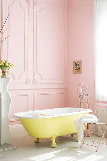 甜美马卡龙色卫生间 淡黄色浴缸效果图
