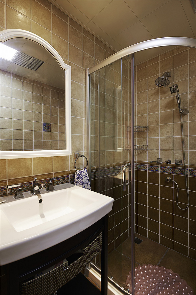褐色简美式卫生间 长方形洗手台设计