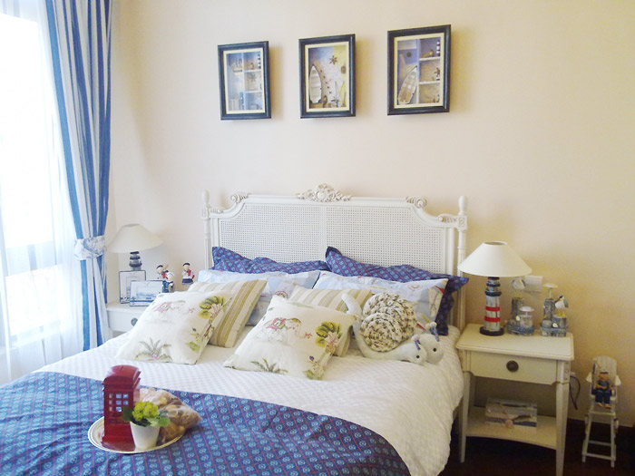 清新简洁地中海风情 卧室照片墙设计