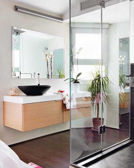 现代宜家风玻璃隔断卫生间设计