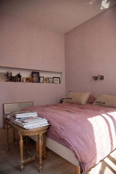 甜美裸色北欧风卧室 嵌入式墙壁收纳装修