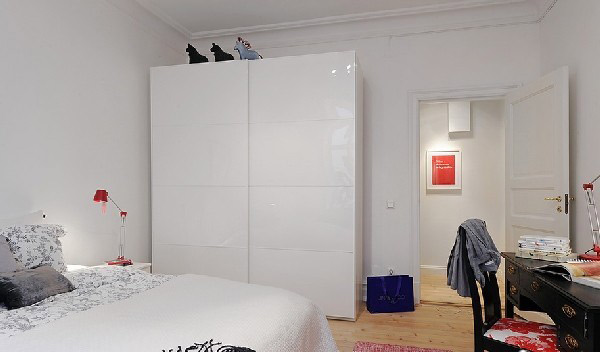 干净简洁北欧风卧室 纯白衣柜设计
