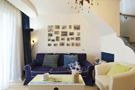 地中海风情客厅 暗蓝色沙发效果图