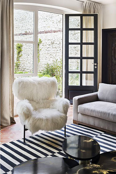 怀旧美式客厅 绒毛单人沙发效果图