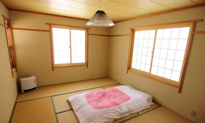 暖黄色日式和风 榻榻米卧室效果图
