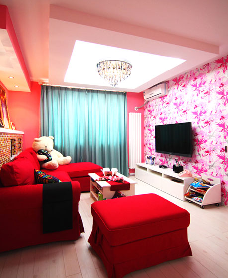 浪漫简欧风婚房客厅 中国红沙发设计