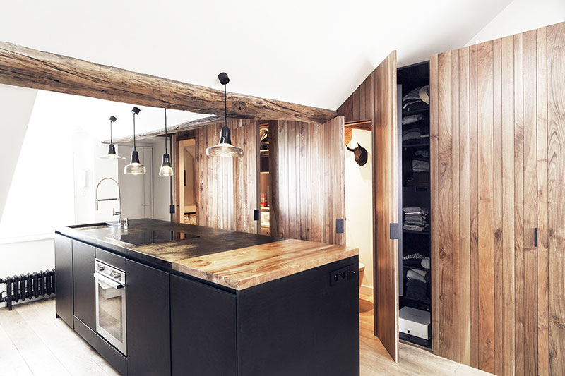 森系北欧风厨房 木地板背景墙设计