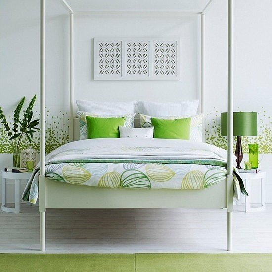 清新北欧风卧室 白色装饰画设计