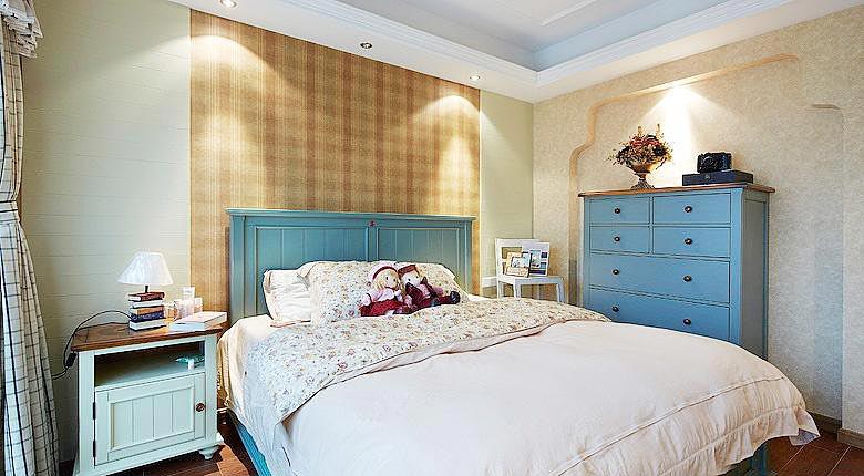 复古地中海风卧室 格子床头背景壁纸设计