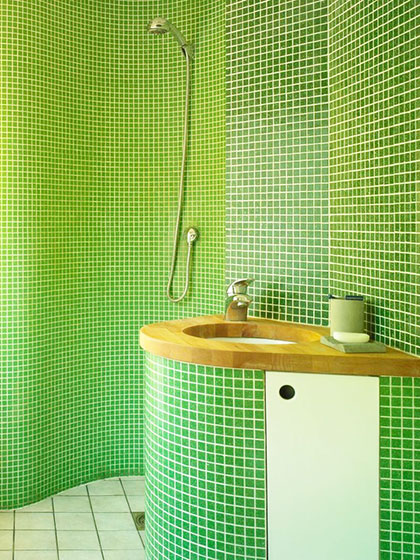 清新北欧风浴室 渐变绿马赛克背景墙设计