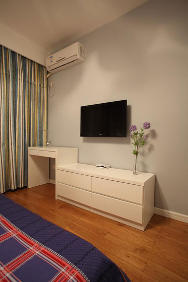 简美式卧室 浅灰色电视背景墙设计