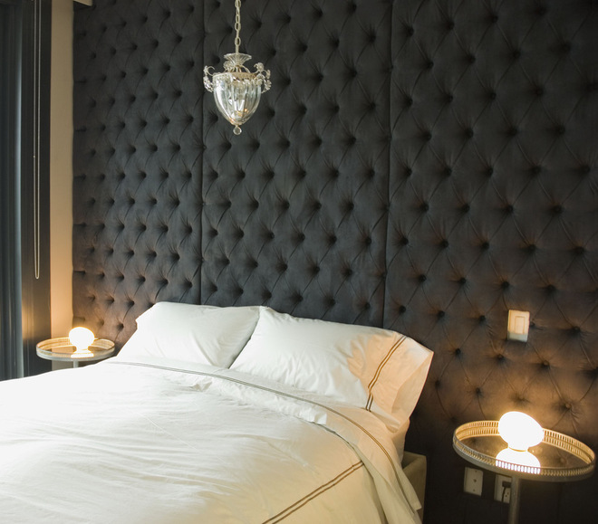 时尚现代风卧室 黑色软包背景墙设计