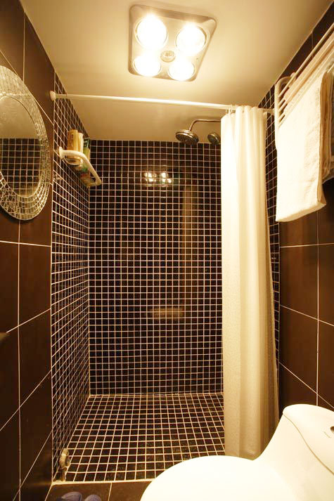 咖色系马赛克瓷砖 美式卫生间图片