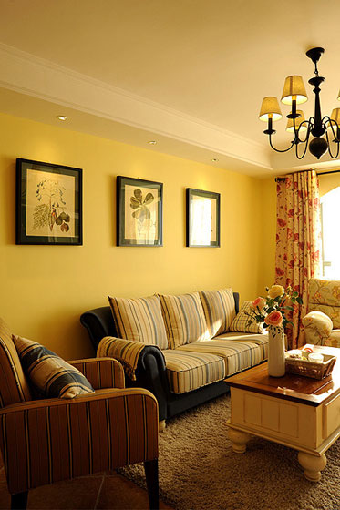 温馨地中海风情客厅 黄色沙发背景墙效果图