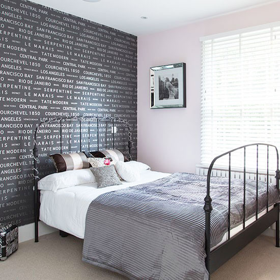 黑白北欧风卧室 字母壁纸背景墙设计