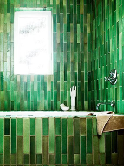 个性北欧风浴室 铬绿色马赛克背景墙设计