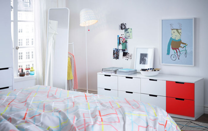 简洁北欧风卧室 彩色装饰品设计