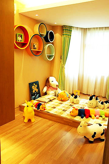 童趣日式儿童房 原木色榻榻米床效果图