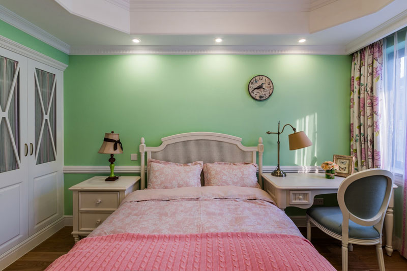 清新美式卧室 果绿色背景墙效果图