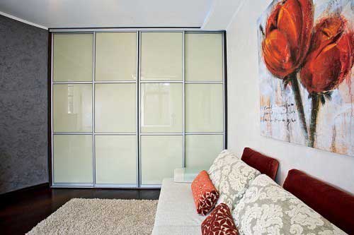 混搭风客厅 玻璃整体收纳柜设计