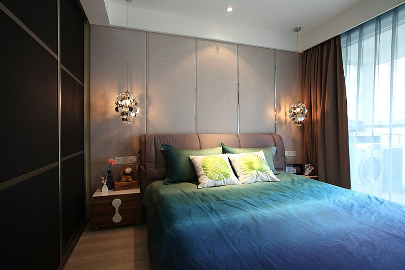 优雅现代风卧室 咖色系软包背景墙设计