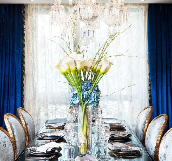 古典欧式餐厅 天鹅绒宝蓝色窗帘设计
