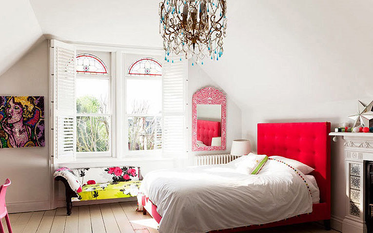 甜美简欧风公寓卧室 桃红色床头背景墙设计