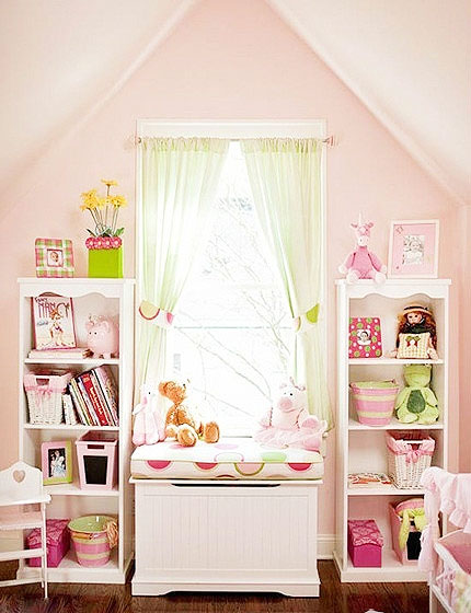 甜美淡粉色宜家风儿童房飘窗设计