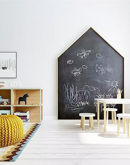 北欧风儿童房 房子形状黑板涂鸦区