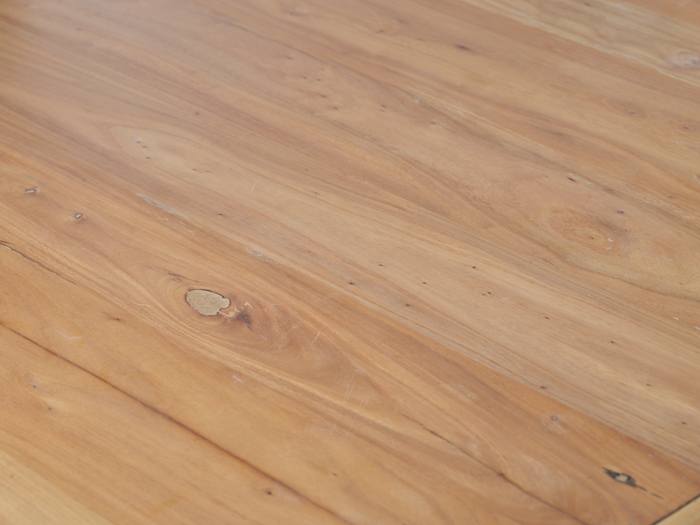 地板翻新的技巧  地板翻新的价格是怎样的？