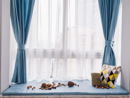 U型飘窗窗帘安装方法是什么   窗帘如何选购