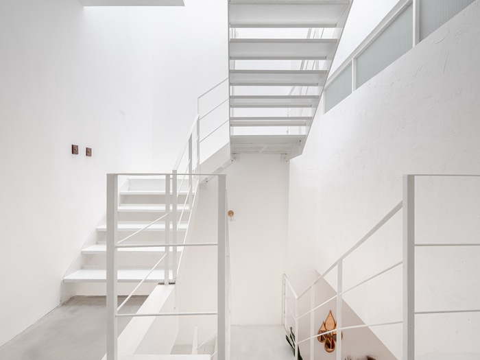 白橡木楼梯的优缺点 楼梯的常见材质