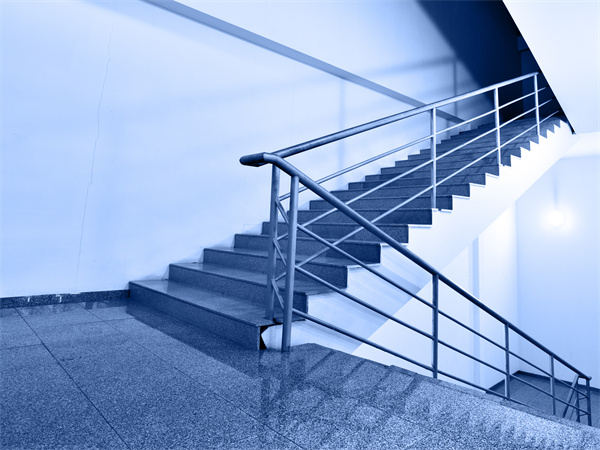 钢结构楼梯栏杆扶手费用是多少 钢结构扶手安装流程
